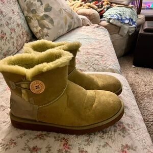 Cozy Lime Green Suede Boots with Fur Lining